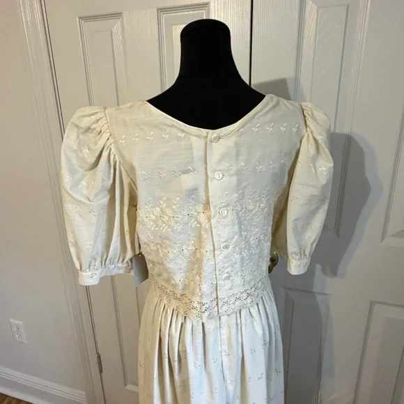 Vintage 80s Eyelet Prairie Bridal Dress Ivory Puff Sleeve Formal Cottagecore - Picture 9 of 16